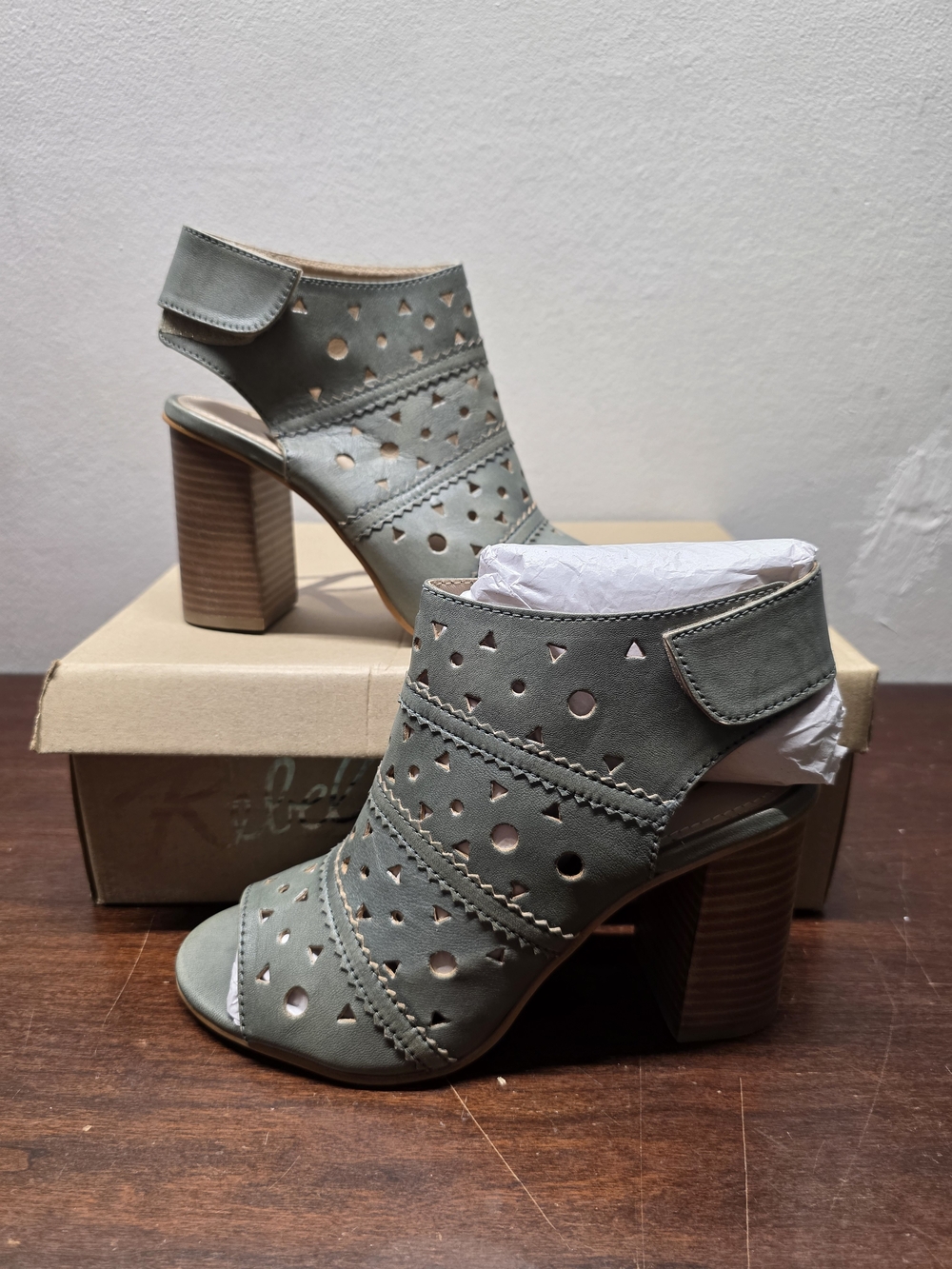 rebels Sage Cutout Peep-Toe Block Heel Sandals 7.5